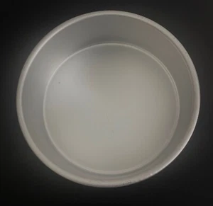 Wilton Round Baking Aluminum Cake Performance Pan 6" x 2"  506-2187 - Picture 1 of 3