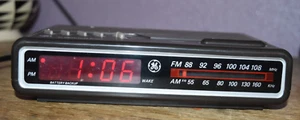 Vintage GE Digital Clock Radio AM/FM Model 7-4612B Woodgrain Tested & Works - Picture 1 of 8