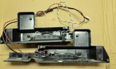 Juego de altavoces TV Hitachi 49c61 con plástico y sensor IR/botones Foto 1 de 3