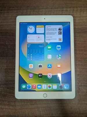 Apple iPad 6th Gen. 32GB, Wi-Fi, 9.7in - Silver - Image 1 of 4