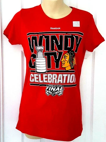 CHICAGO BLACKHAWKS Womens T Shirt Size Medium Cup Champions Roster on Back New Cover