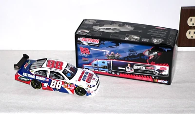#88 Дейл Эрнхардт младший, 2009 National Guard/Drive the Guard 1/24, 1 из 4670 - Изображение 1 из 2