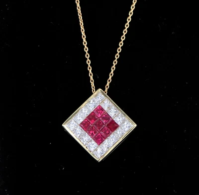 Conjunto de collar colgante de diamantes rubí rojo princesa paloma conjunto invisible de oro amarillo de 18k Foto 1 de 4
