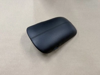 2015-2023 Ford Mustang Center Top Console Lid Armrest Black Stitching - OEM — 第 1/4 张图片