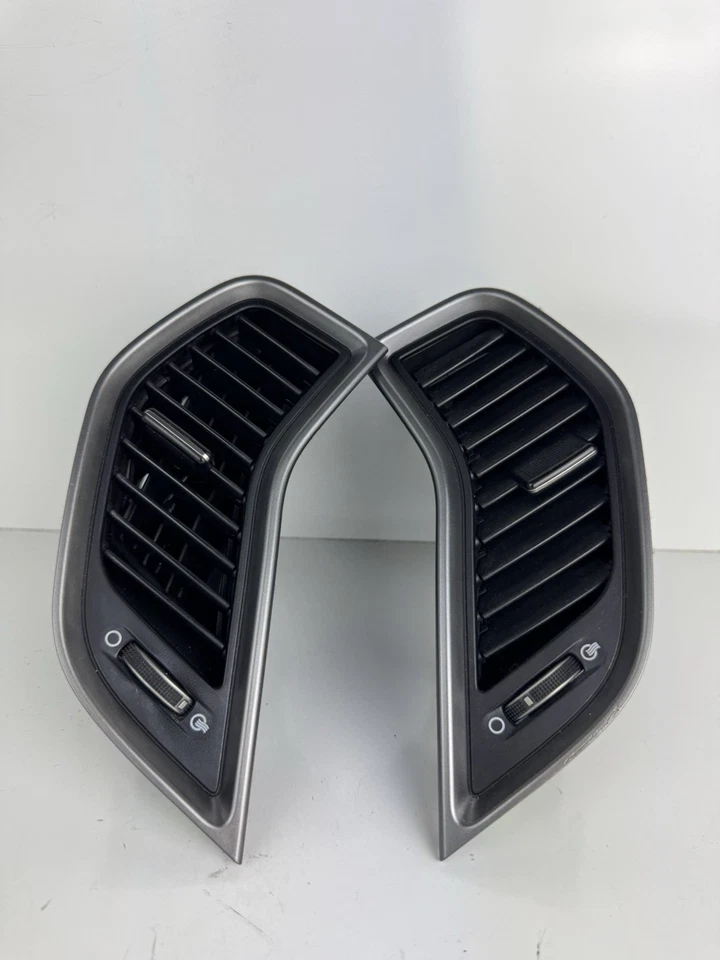 2013-2016 Hyundai Santa Fe Center Dash LEFT RIGHT AIR VENTS AIR VENT OEM PAIR - Image 1 of 4