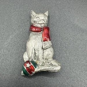 Vtg Lianna Christmas Brooch- Cat With Red Enamel Scarf Signed LIA - Picture 1 of 4