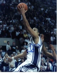 FOTO FIRMADA DE 8x10 MARCUS WILLIAMS UNIVERSIDAD DE CONNECTICUT AUTOGRAFIADA CON CERTIFICADO DE AUTENTICIDAD - Imagen 1 de 1