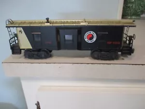 Lionel BLT 177 Lighted Northern Pacific RR NP9268 Bay Windowed Caboose beautiful - Picture 1 of 13