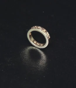 Bvlgari B.Zero1 Essential Diamond Band Ring featuring a center round cut diamond - Picture 1 of 4