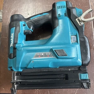 Makita XNB01Z 18V LXT 18Ga Cordless 2" Brad Chiodatrice Solo Strumento - Foto 1 di 24