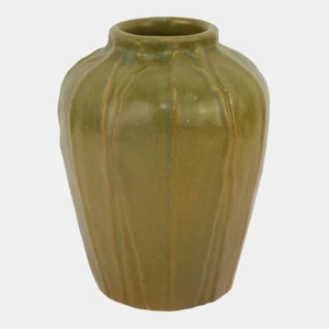Chicago Crucible Vintage Arts and Crafts Pottery Matte Green Leaf Ceramic Vase - Picture 1 of 6