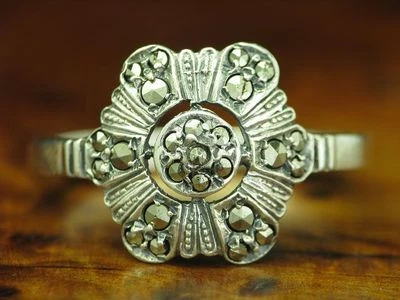 925 Argento Sterling Anello Con Marcasite Ricoperto / Vero / 2,8g / Rg 55 - Immagine 1 di 3