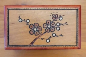 Vintage Wooden Handcrafted Carved Floral Pattern Trinket/Jewelry Box - Picture 1 of 11