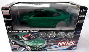 Classic Metal Works '05 Pontiac GTO Ram Air Custom 1:24 Die Cast*slit in plastic - Picture 1 of 9