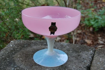 Compota grande de vidrio opalino de Italia rosa rosa vintage de mediados de siglo con pegatina Foto 1 de 4