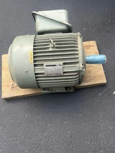 Amada RG/FBD 3 phase Pump motor /Fuji MLA3133A /4 pole/Frame 132S / JP44  - Picture 1 of 3