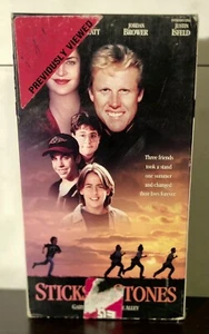 Sticks and Stones VHS 1998 Gary Busey Kirstie Alley RARE - Foto 1 di 7