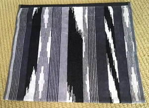 MISSONI HOME 'Clint (601)' Abstract Stripe Designer Hand Towel B/W 27" x 16" NEW - Picture 1 of 23