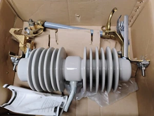 IUSA APD-C-2712100 PORCELANA RECORTADA FUSIBLE 100 AMP NUEVO EN CAJA - Imagen 1 de 8
