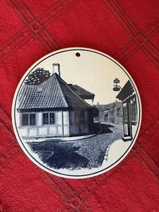 Royal Copenhagen Hans Christian Andersens House Fajance Wall Plate 8-1665 - Picture 1 of 2