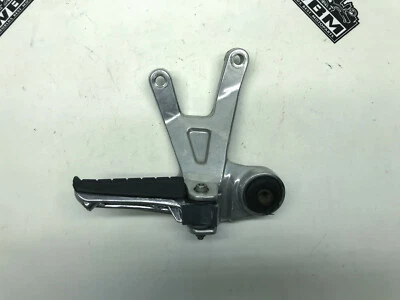 Yamaha FZR1000 FZR 1000 (1) 87' Rear right footrest pillion hanger bracket Fußra Foto 1 de 4