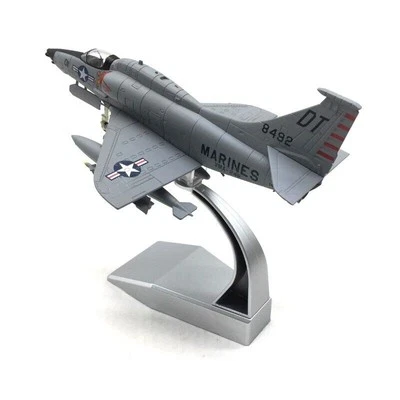 Modello Militare Diecast 1:72 - Aereo da Caccia Douglas A-4 Skyhaw Da Collezione - Immagine 1 di 4