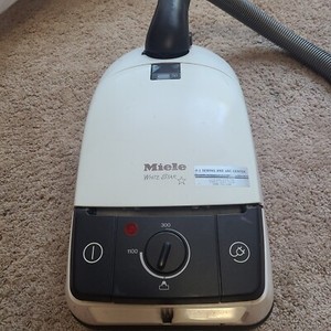 MIELE TYPE: S 312i WHITE STAR CANISTER VAC