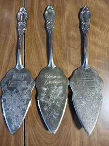 Zwei versilberte Servierer "Frohe Weihnachten" und ein "Jahreszeitengrüße" - Bild 1 von 14