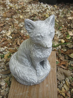 Piedra de hormigón de cemento sin pintar ZORRO SENTADO Foto 1 de 4