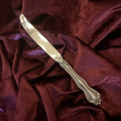 CUCHILLO(S) de cena moderno 9 1/8”A+ GEORGE & MARTHA de Westmoreland con mango esterlina Foto 1 de 4