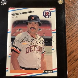 Willie Hernandez autograph signed 1988 Fleer baseball card DETROIT TIGERS - Picture 1 of 2