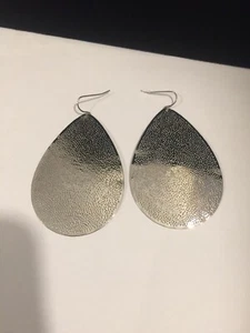 Premier Designs Jewelry Sea Spray Hammered Silvertone Statement Earrings. - Picture 1 of 5