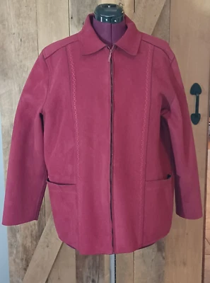 Bonita Chaqueta de Poliéster Alfred Dunner Talla 16 XL Hermosa Suave Cuello Rojo Cremallera Foto 1 de 4