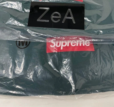 Sudadera BOGO "Verde Pino" Cuello Redondo Logo Supreme Box | FW22 | Talla Mediana Foto 1 de 4