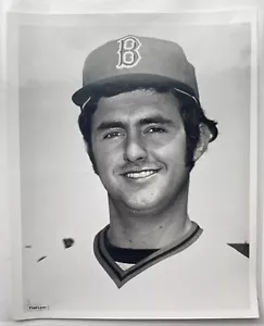 1974-1980 - Boston Red Sox - Fred Lynn - Team - 8x10 - B&W - Picture 1 of 2