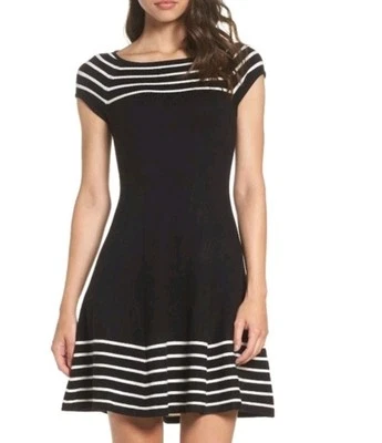 Vestido Eliza J para mujer azul marino y blanco a rayas acampanado fluido manga gorra talla pequeña  Foto 1 de 4