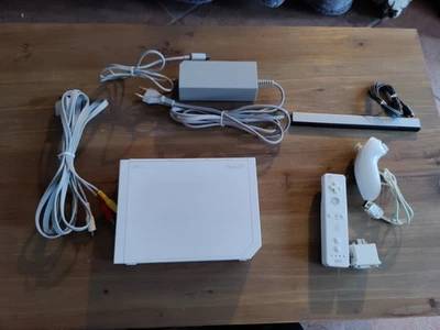 Nintendo Wii Bianca Con Giochi - Immagine 1 di 4