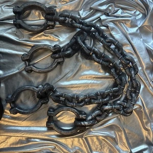 Cadenas góticas de mazmorra de Halloween y decoración de manáculo - Imagen 1 de 4