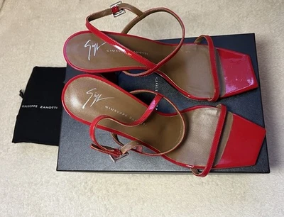 Tacones Giuseppe Zanotti "MYA 90 CIAB" en charol rojo Fiamma. Foto 1 de 4