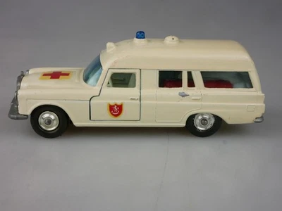 K-06B Mercedes-Benz 'Binz' Ambulance - 81348 Matchbox Kingsize Lesney - Bild 1 von 4