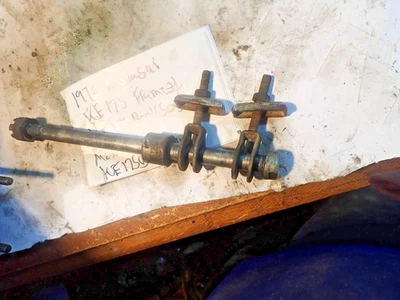 Perno/ajustadores de eje trasero Kawasaki KE 175 1976 Enduro Foto 1 de 4