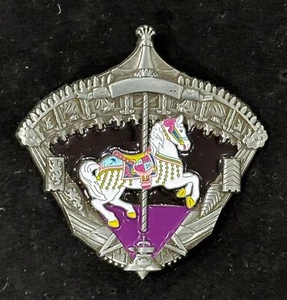 Pin Carrusel de Vitrales Disneyland WDI LE 300 King Arthurs - Imagen 1 de 4