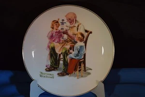BONITA PLACA NORMAN ROCKWELL THE TOYMAKER 6 1/2" 1984 - Imagen 1 de 4