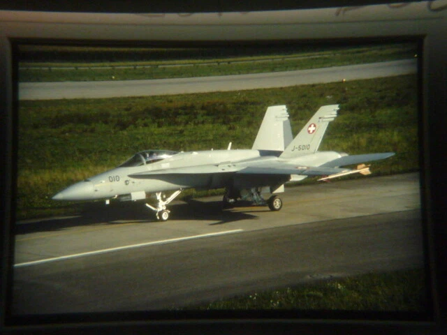 scivolo aereo militare Swiss Air Force F/A-18 J-5010 Payerne 1998 (BZL) - Immagine 1 di 1