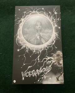 Monster High SDCC Exclusive Voltageous Frankie Stein 2022 Black White In Hand - Picture 1 of 2