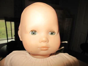 American Girl Glatze geformte Haare grüne Augen zickig Baby Puppe - Bild 1 von 7