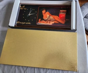 Vintage Snap On Tools Pinup Girl Wall Clock New In Original Box - Picture 1 of 4