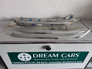 NUEVO NOS Mercedes W114 W115 columna C embellecedor barra decorativa IZQUIERDA Pillar Molding OEM - Imagen 1 de 24