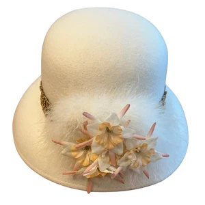 Vintage-style white felt cloche hat feather & floral trim, dressy church derby - Picture 1 of 4