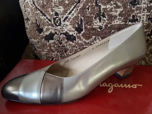 Salvatore Ferragamo Leinwand taupe Zinnpumpe für Damen 1 Zoll Gr. 8-AAAA UK 9 US 758 $ - Bild 1 von 17